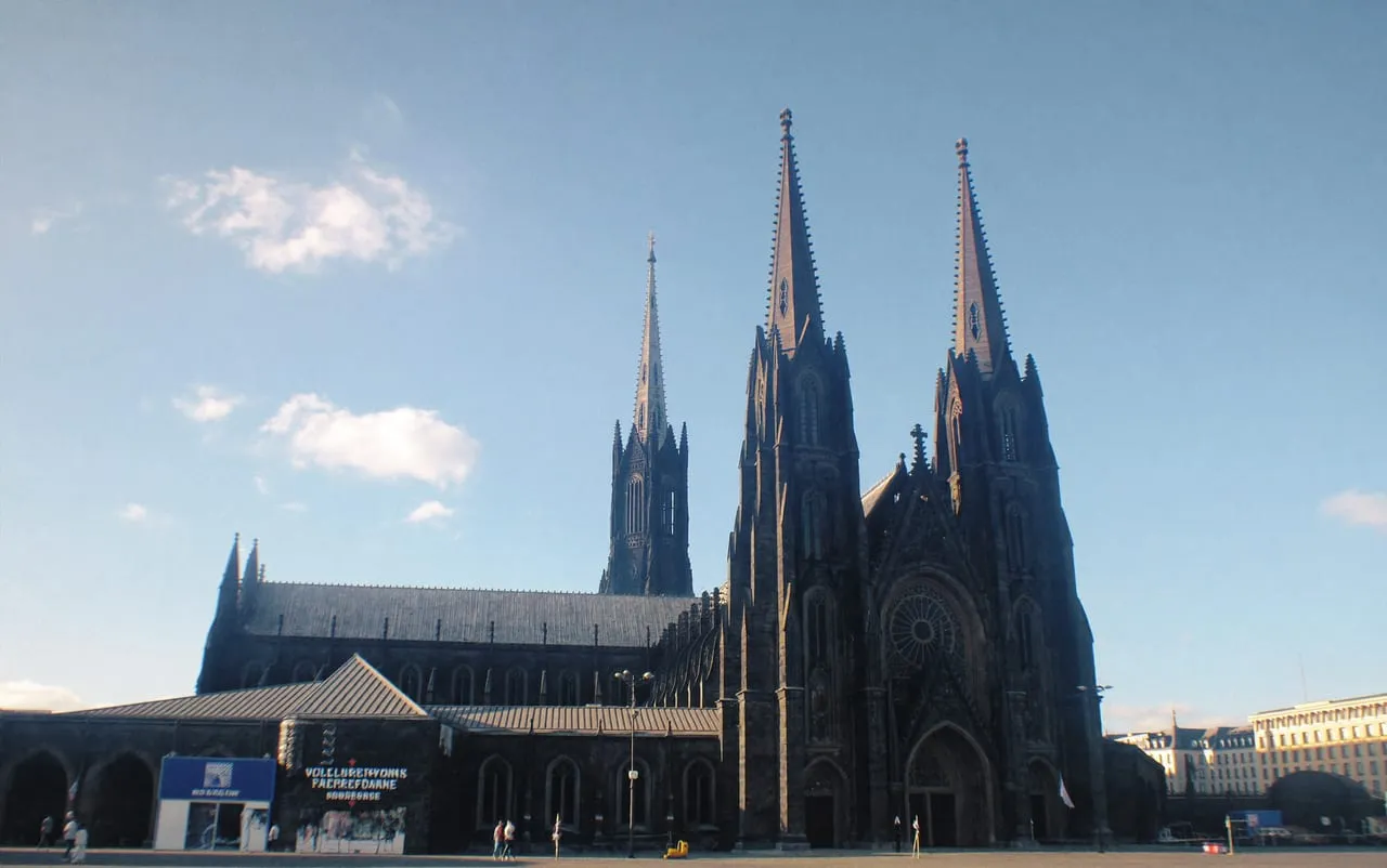 La cathédrale de Clermont-Ferrand, en pierre de lave noire de Volvic